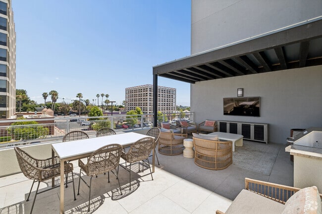 Comedor comunitario al aire libre - Terrasini Apartments, a 62+ Community