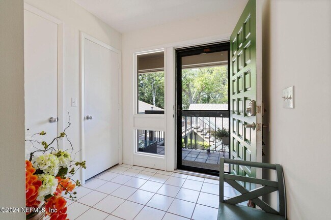 Foto del edificio - 8012 Hollyridge Rd