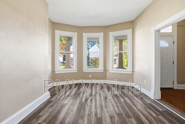 Building Photo - 527 W 26th St