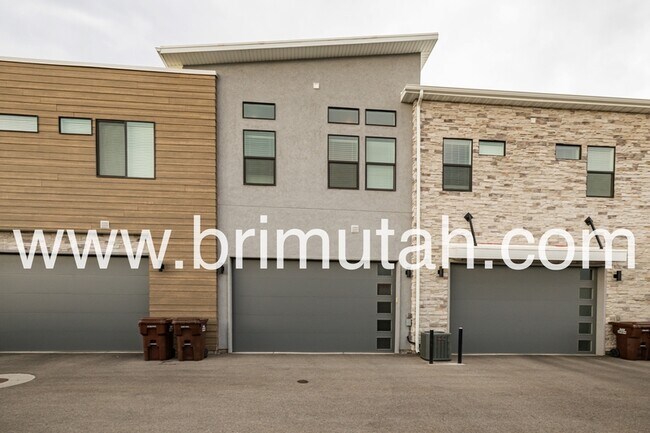 Building Photo - 9196 S Holiday Bowl Ct