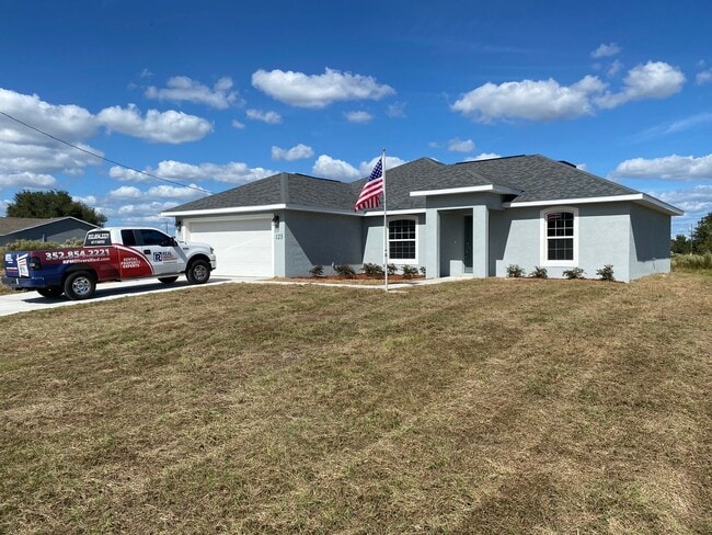 Building Photo - Custom Home - Desirable SE Ocala neighborhood 3/2/2 ** Wont Last**