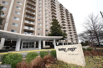 Building Photo - 1225 Martha Custis Dr