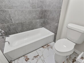 Building Photo - 4418 W Thunderwood Cir