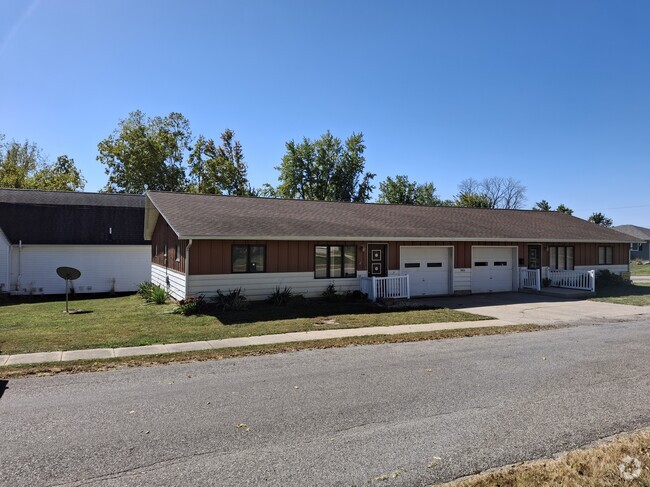 Building Photo - 305 8th St