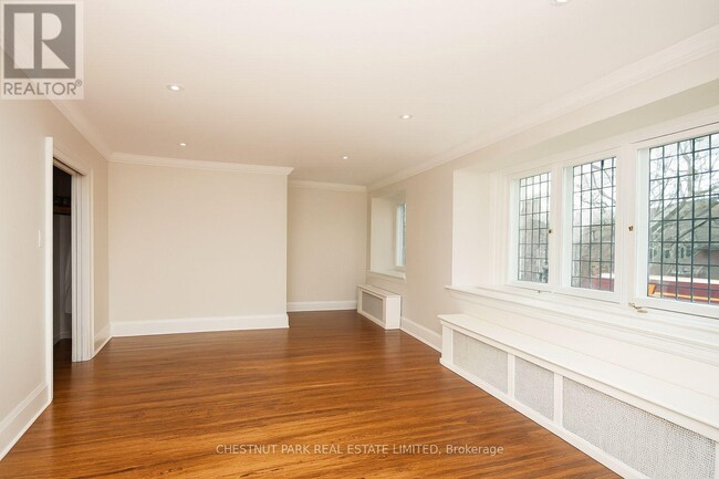 Building Photo - 472 Oriole Pkwy