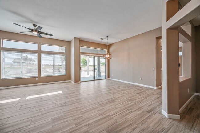 Building Photo - BEAUTIFUL REMODELED HOME WITH POOL AND BAC...