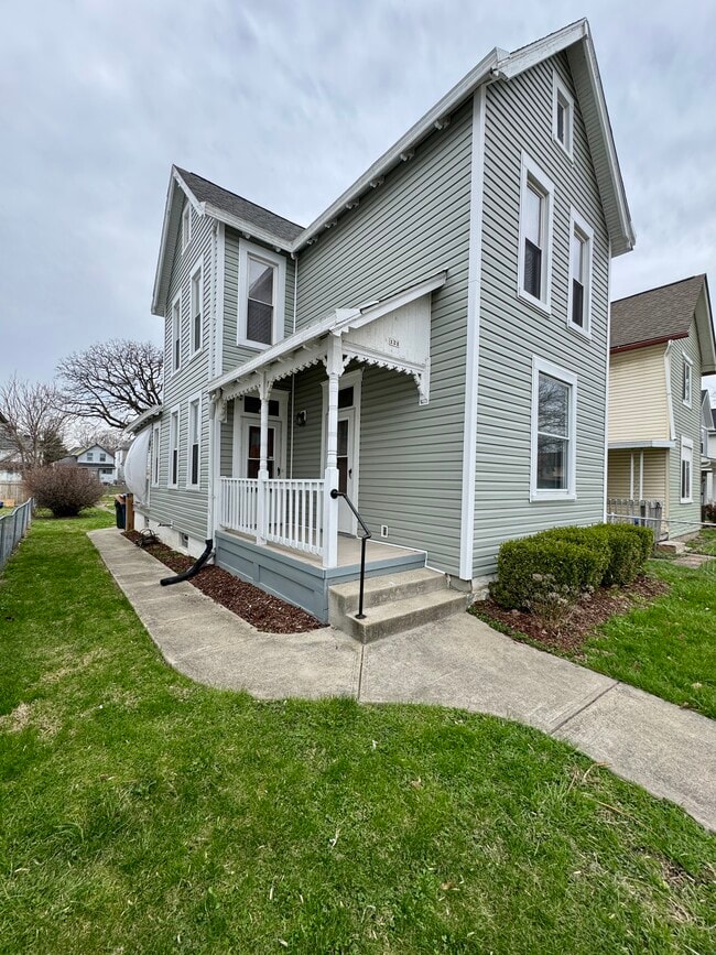 Building Photo - 121 Chicago Ave