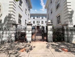 Building Photo - 215 E 11th Ave