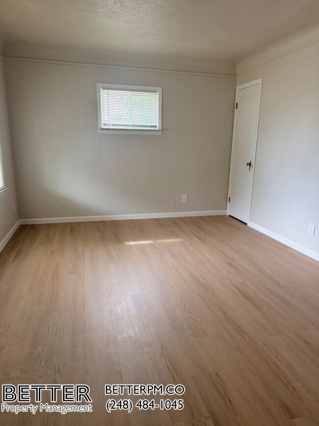 Foto del edificio - 21703 Cushing Ave