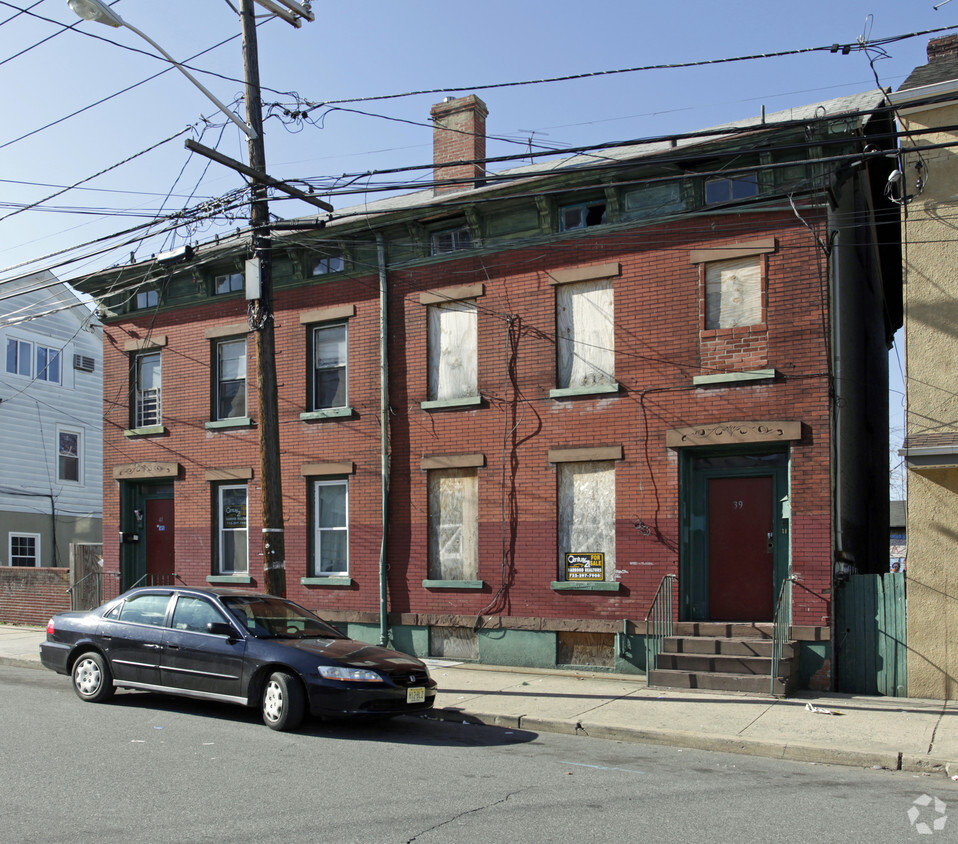 Building Photo - 39-41 Throop Ave