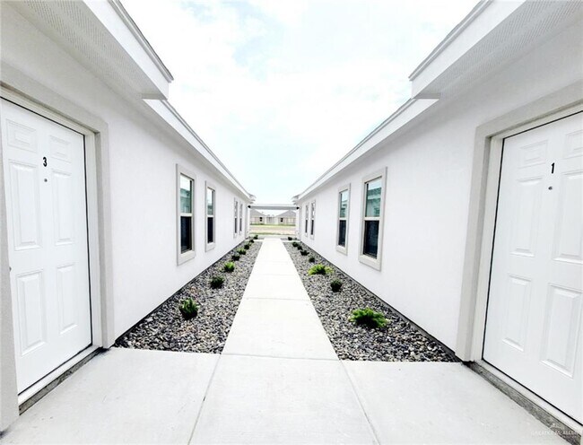 Foto del edificio - 20 Swallow Ave