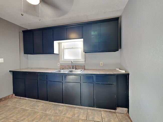 Building Photo - 1209 Carverdale Dr
