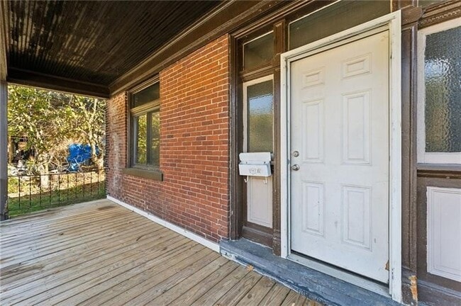 Building Photo - 1250 Blackadore Ave