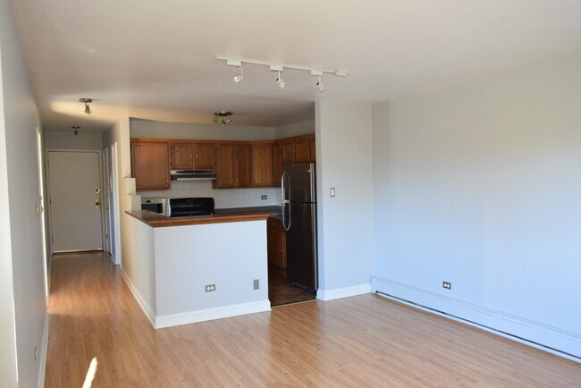 Building Photo - 4939 S Dorchester Ave