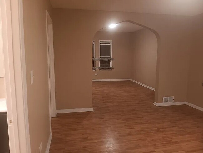 Foto del edificio - 5005 W Chicago Ave