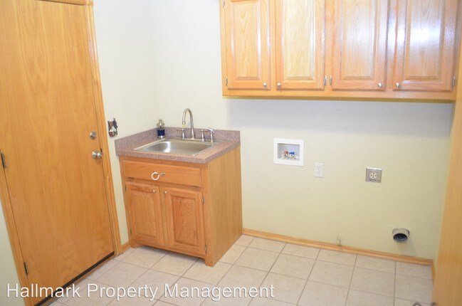 Building Photo - 620 Madeline Ln