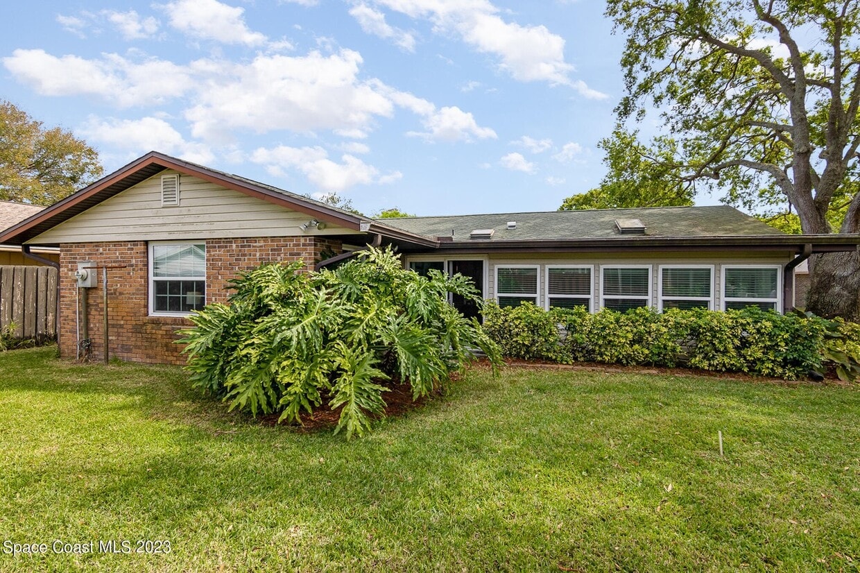 Primary Photo - 768 John Adams Ln