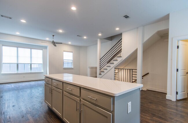 Foto del edificio - 5807 Bryan Pkwy