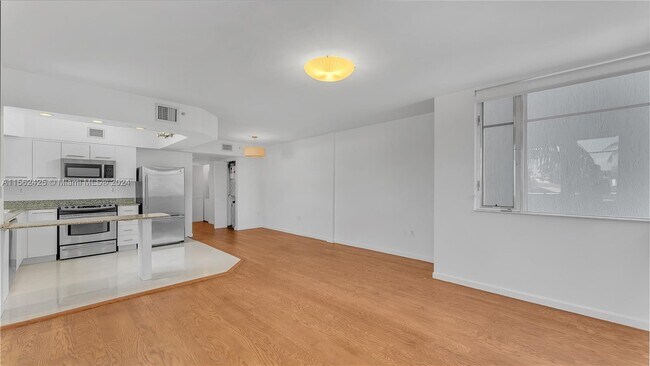 Building Photo - 1532 Drexel Ave