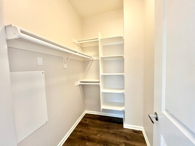 Foto del edificio - 7601 N Justice Way Van Nuys, CA 91405