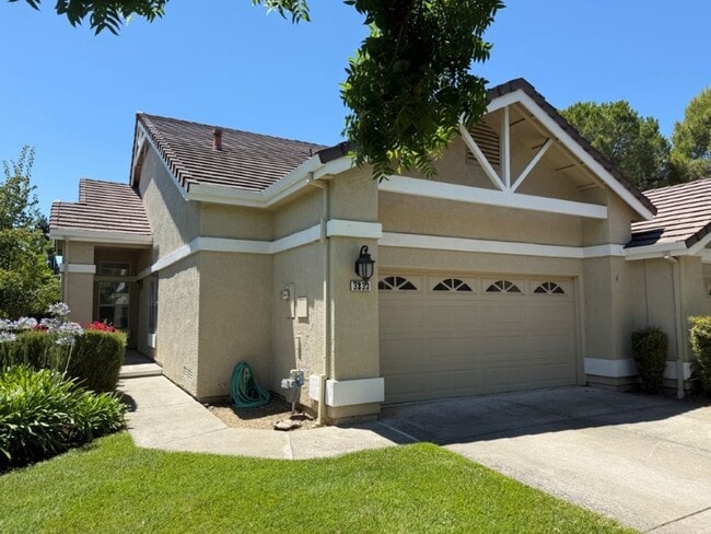Building Photo - Gated 2 Bedroom 2 Bath in Rancho Solano Fa...