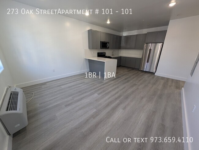 Building Photo - 273 Oak St