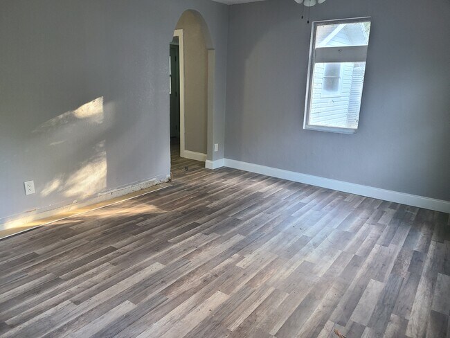 Foto del edificio - 5444 Potomac Ave