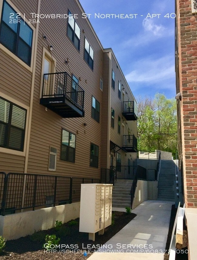 Building Photo - 221 Trowbridge St NE
