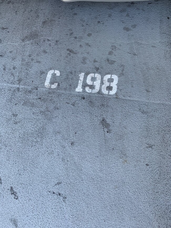 Foto del edificio - Kapiolani Terrace #706- Super convenient location!!! with ASSIGNED PARKING STALL!!