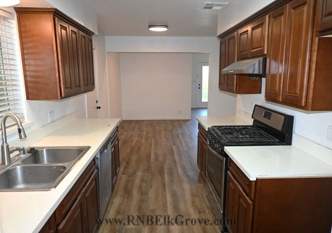 Building Photo - 2620 Fernandez Dr