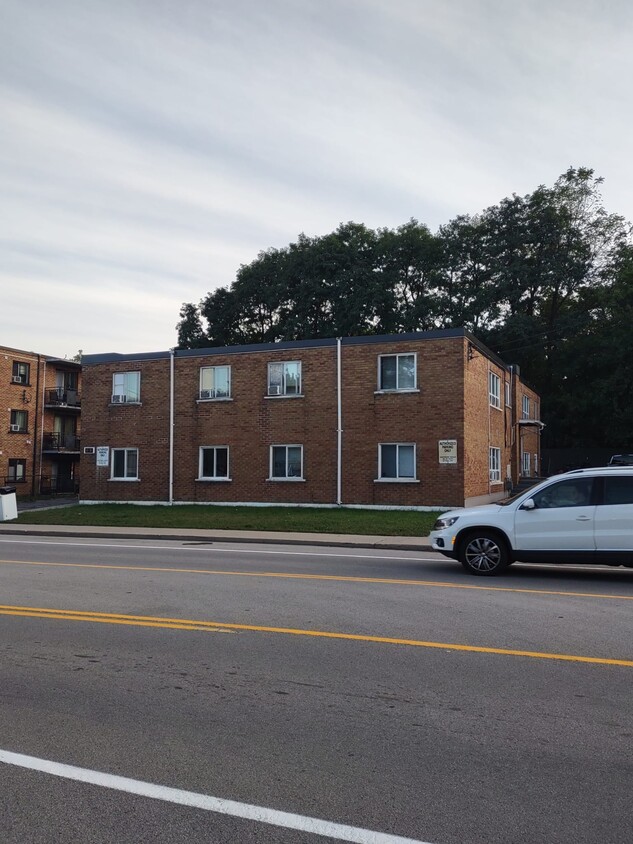 Photo principale - 658 Lawrence Rd