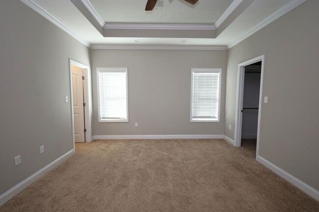 Building Photo - 3923 Valiant Ct