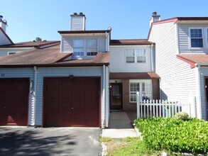 Building Photo - 11 Yorktown Ct