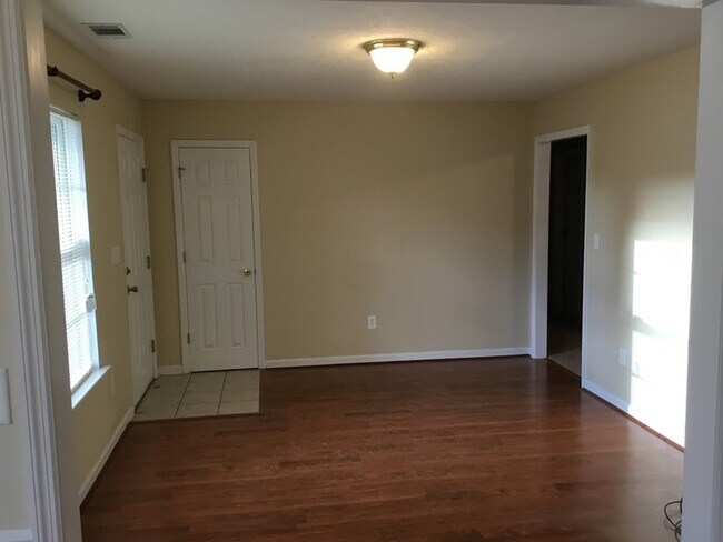 Building Photo - 1029 Woodberry Dr