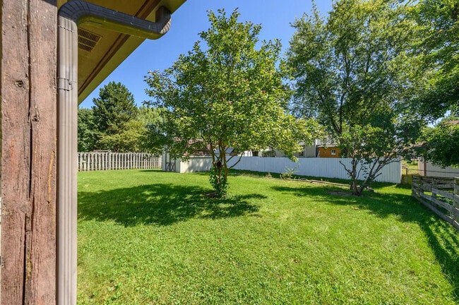 Foto del edificio - 8209 Parsley Ln