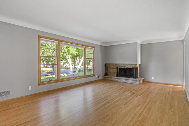 Foto del edificio - 6339 Vincent Ave S