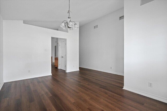Foto del edificio - 2659 Rosebud Dr E