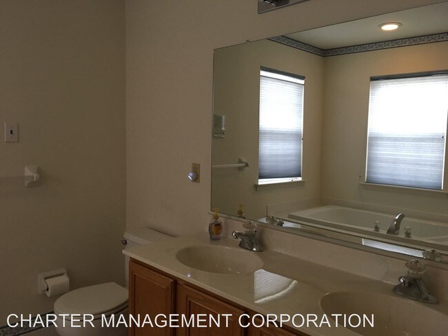 Building Photo - 4 br, 3 bath House - 131 Riverwoods Drive