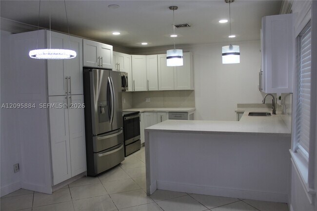 Building Photo - 300 SW 71st Ave