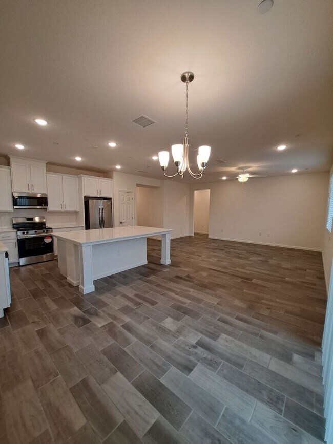 Foto del edificio - New Fresno Home with Bonus Room & Solar!