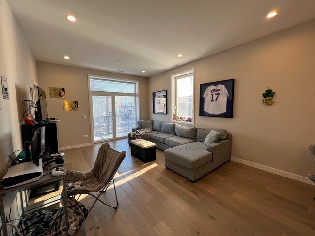 Foto del edificio - 3757 N Sheffield Ave