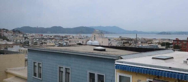 Building Photo - 542 Lombard St