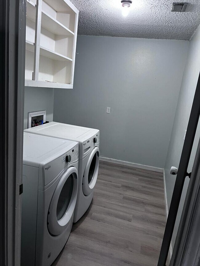 Foto del edificio - 205 Clover Ln