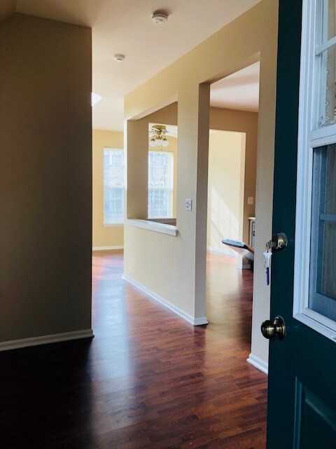 Building Photo - 2947 White Thorn Cir