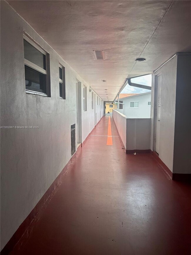 Building Photo - 120 Royal Palm Rd