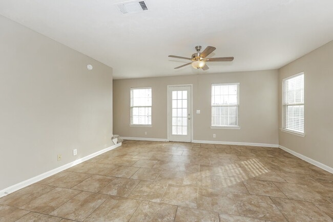 Foto del edificio - 975 Evie Ann Ln