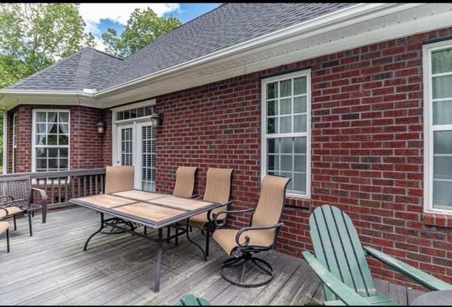 Building Photo - 302 Clay Brook Dr