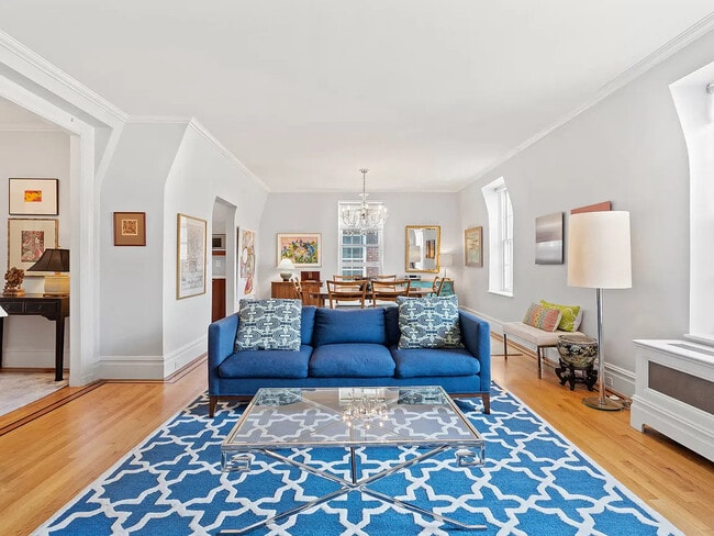 Foto del edificio - 34-14 81st St