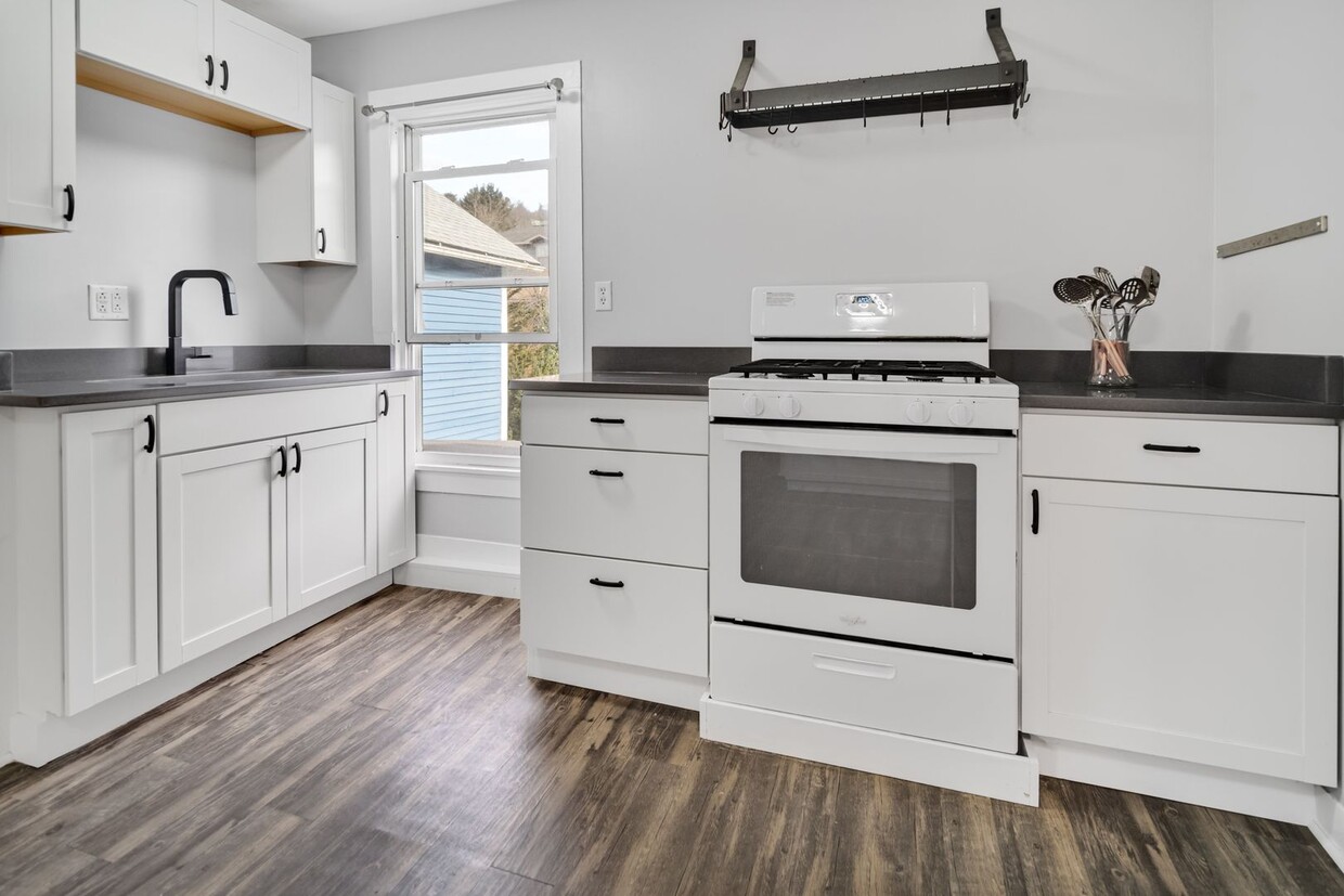 Primary Photo - 1005-1007 N Aurora St, LLC