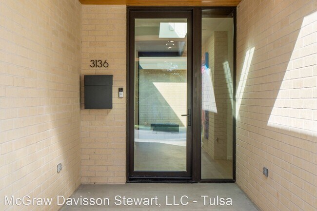 Building Photo - 3 br, 2 bath House - 3136 S Utica Ave